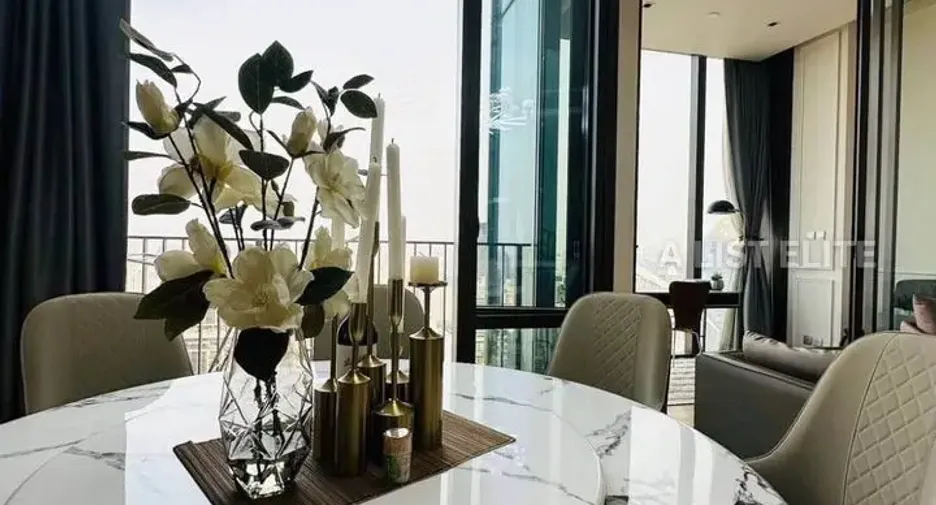 For rent 3 bedrooms condo in Pathum Wan, Bangkok