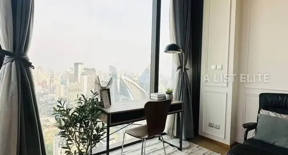 For rent 3 bedrooms condo in Pathum Wan, Bangkok