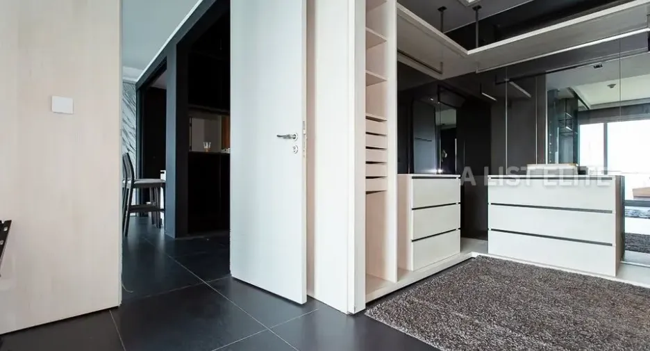 Wohnung zur Miete mit 2 Zimmer in Pathum Wan, Bangkok
