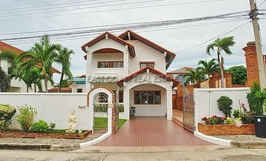Casa en alquiler de 4 habitaciones en Jomtien, Pattaya