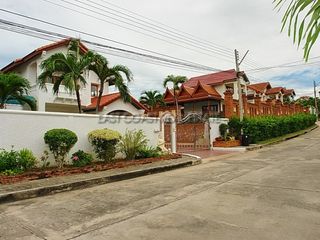 Haus zur Miete mit 4 Zimmer in Bang Lamung, Chonburi