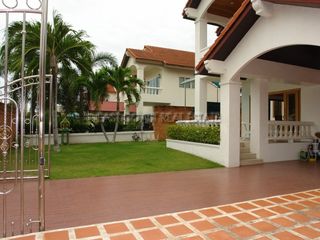 Haus zur Miete mit 4 Zimmer in Bang Lamung, Chonburi