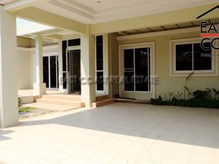 Casa en alquiler de 3 habitaciones en Bang Lamung, Chonburi