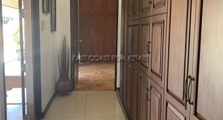 For rent 3 bedrooms house in East Pattaya, Pattaya