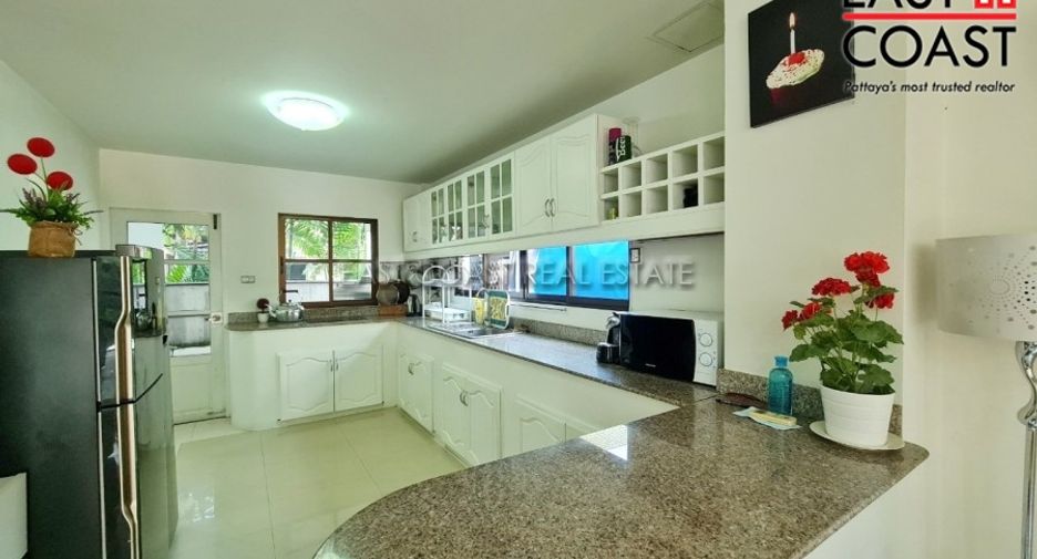 For rent 6 bedrooms house in East Pattaya, Pattaya