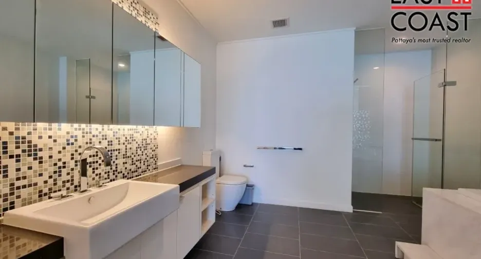 For rent 2 bedrooms condo in Bang Lamung, Chonburi