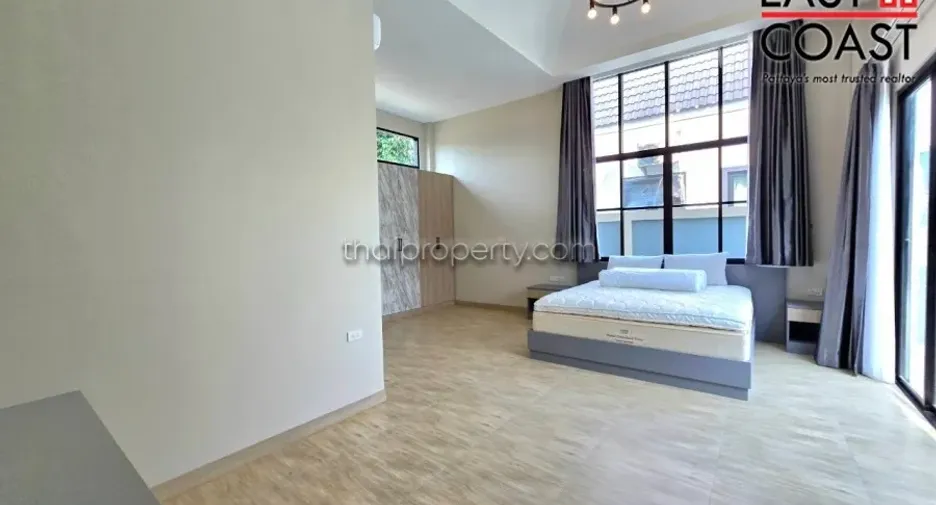 Casa en alquiler de 3 habitaciones en Bang Lamung, Chonburi