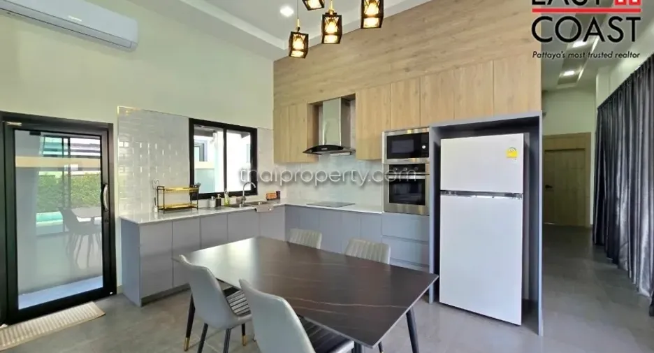 Casa en alquiler de 3 habitaciones en Bang Lamung, Chonburi