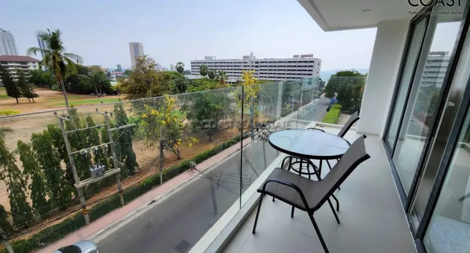 For rent 3 bedrooms condo in Bang Lamung, Chonburi
