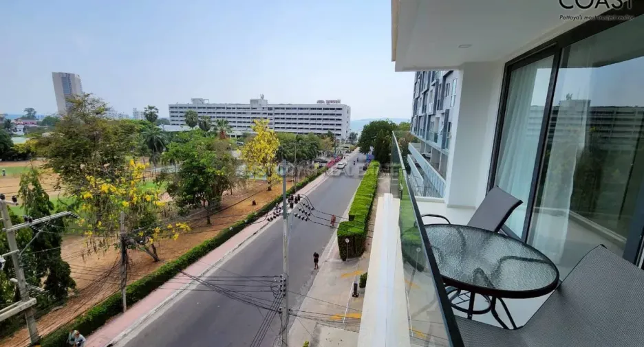 For rent 3 bedrooms condo in Bang Lamung, Chonburi