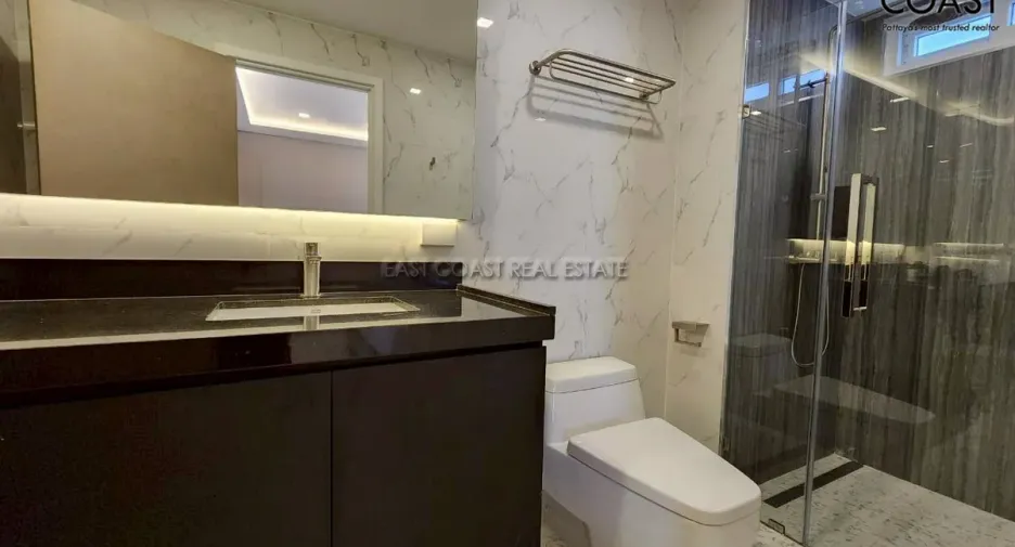For rent 3 bedrooms condo in Bang Lamung, Chonburi