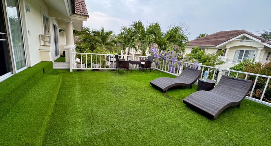 For rent 4 bedrooms villa in San Kamphaeng, Chiang Mai