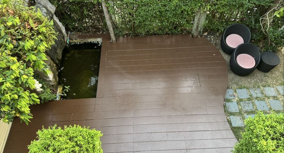 For rent 4 bedrooms villa in San Kamphaeng, Chiang Mai