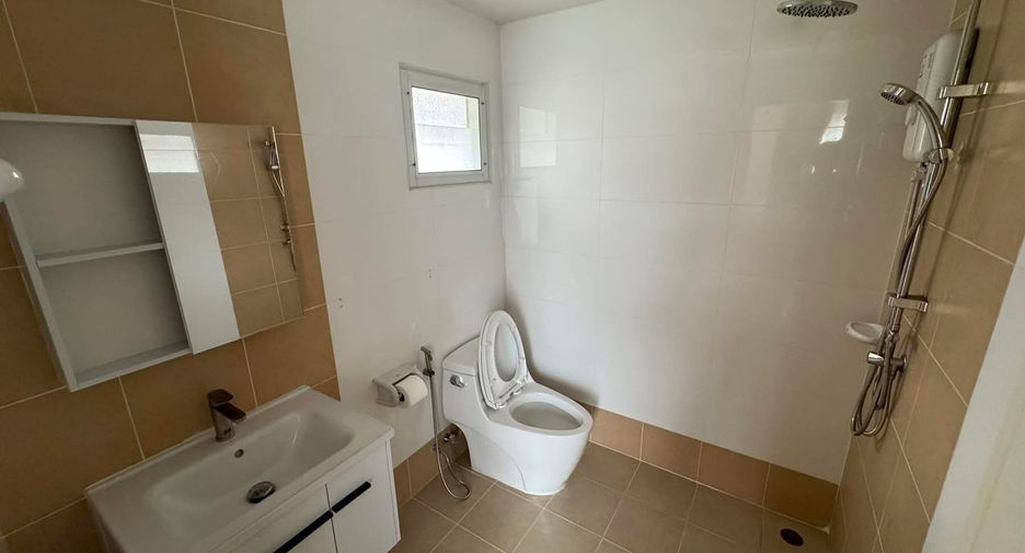 For rent 4 bedrooms villa in San Kamphaeng, Chiang Mai