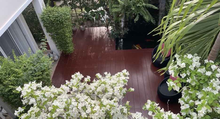 For rent 4 bedrooms villa in San Kamphaeng, Chiang Mai