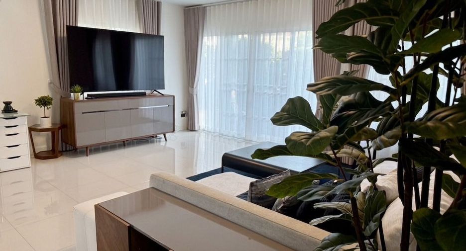For rent 4 bedrooms villa in San Kamphaeng, Chiang Mai