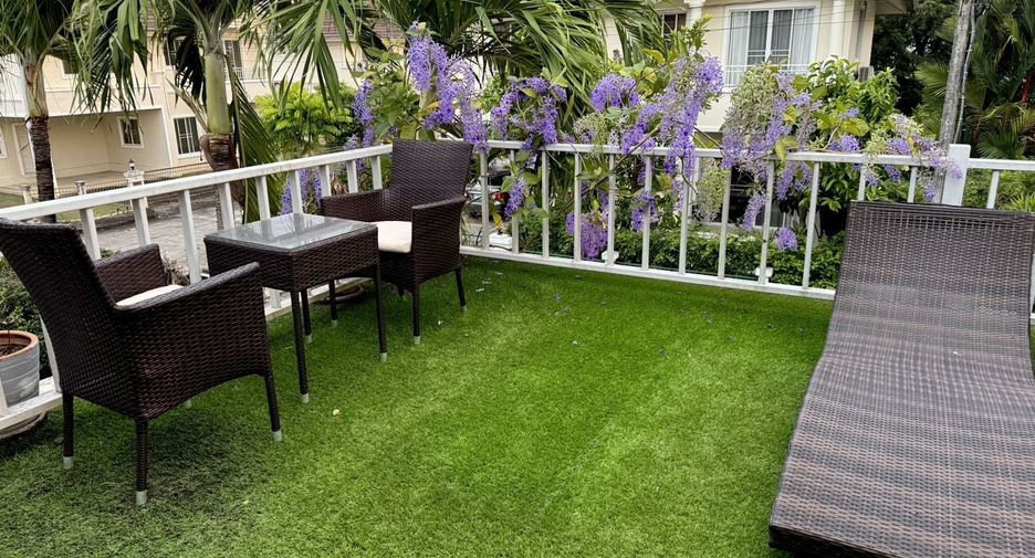 For rent 4 bedrooms villa in San Kamphaeng, Chiang Mai