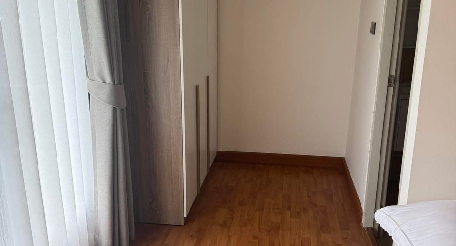 For rent 4 bedrooms villa in San Kamphaeng, Chiang Mai