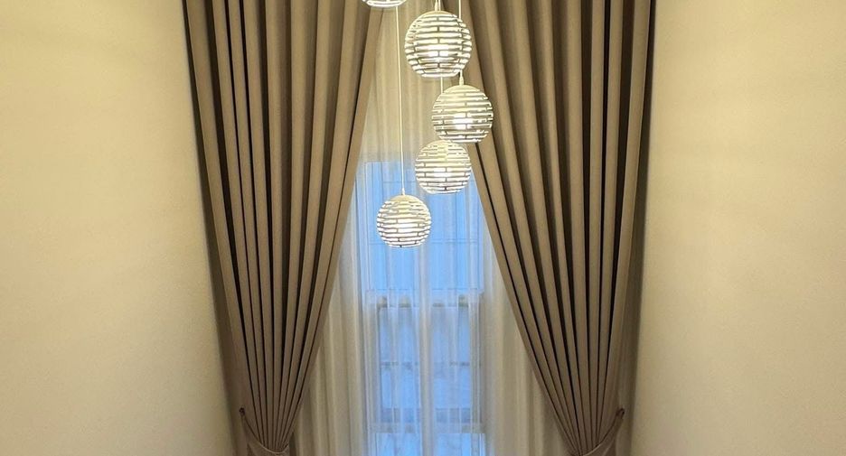 For rent 4 bedrooms villa in San Kamphaeng, Chiang Mai