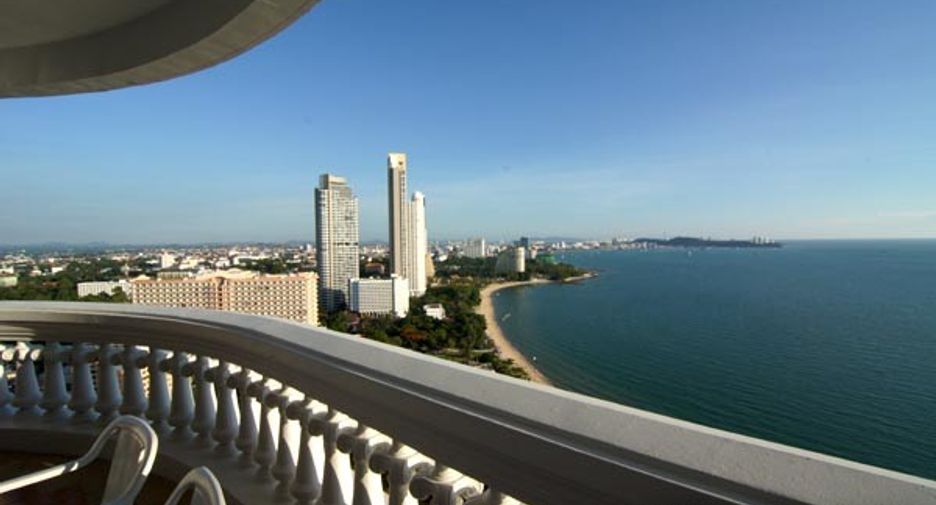 For sale 3 bedrooms condo in North Pattaya, Pattaya