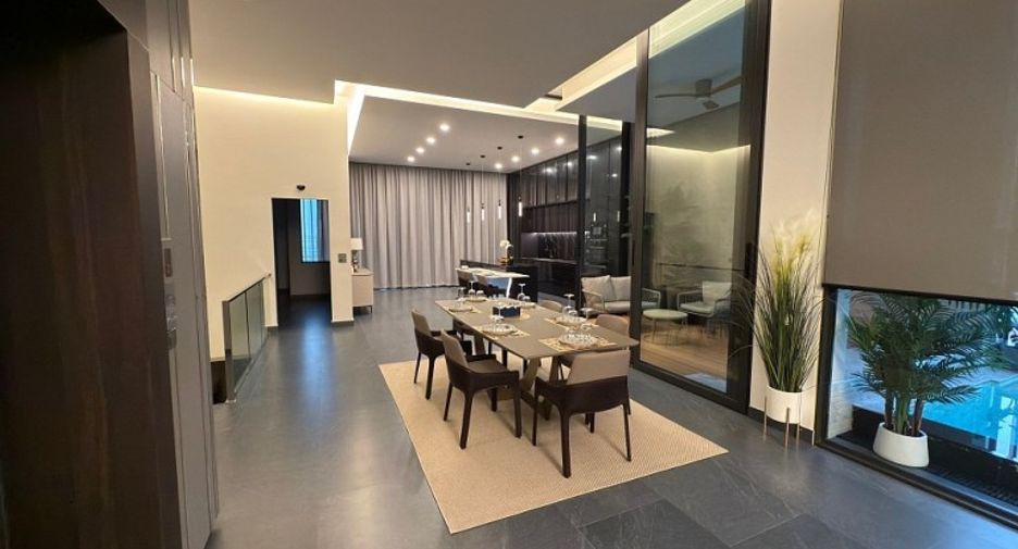 For sale 7 bedrooms house in Pratumnak, Pattaya