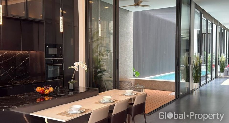 For sale 7 bedrooms house in Pratumnak, Pattaya