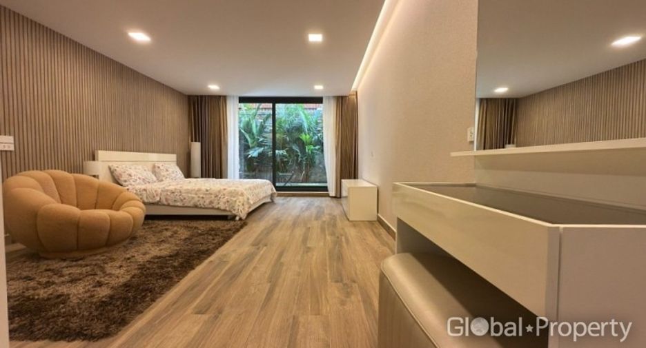 For sale 7 bedrooms house in Pratumnak, Pattaya