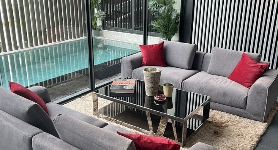 For sale 7 bedrooms house in Pratumnak, Pattaya