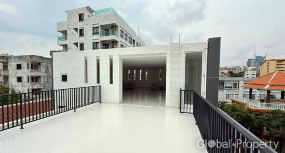 For sale 7 bedrooms house in Pratumnak, Pattaya
