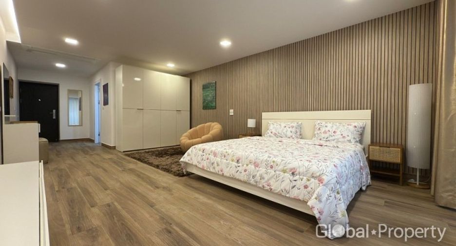 For sale 7 bedrooms house in Pratumnak, Pattaya