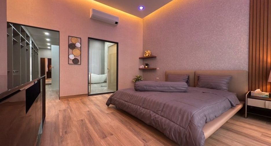 For sale 7 bedrooms house in Pratumnak, Pattaya