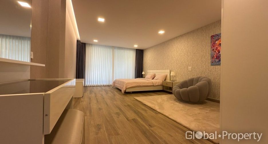 For sale 7 bedrooms house in Pratumnak, Pattaya