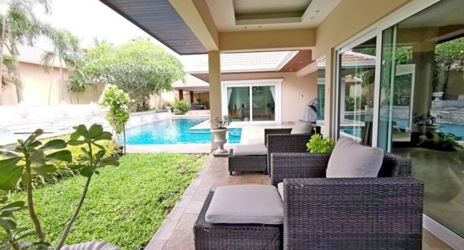 For sale 4 bedrooms house in East Pattaya, Pattaya