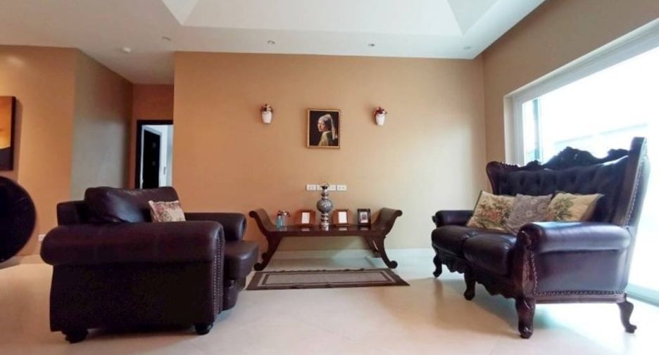 For sale 4 bedrooms house in East Pattaya, Pattaya