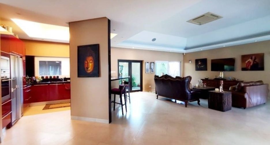 For sale 4 bedrooms house in East Pattaya, Pattaya
