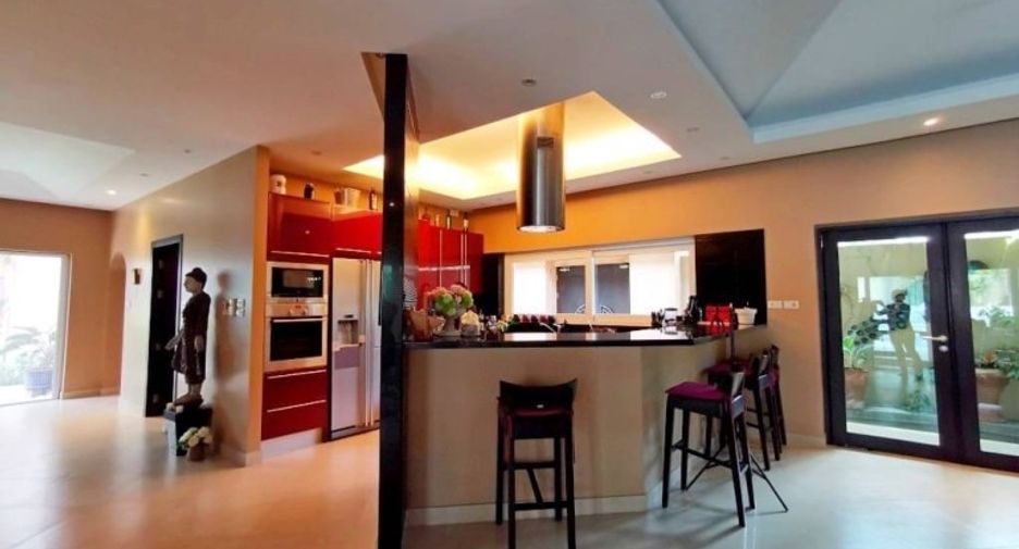 For sale 4 bedrooms house in East Pattaya, Pattaya