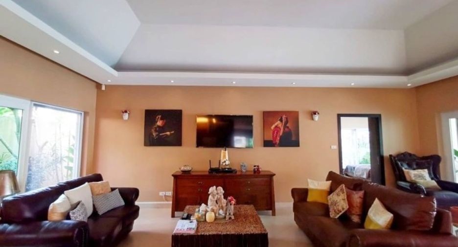For sale 4 bedrooms house in East Pattaya, Pattaya