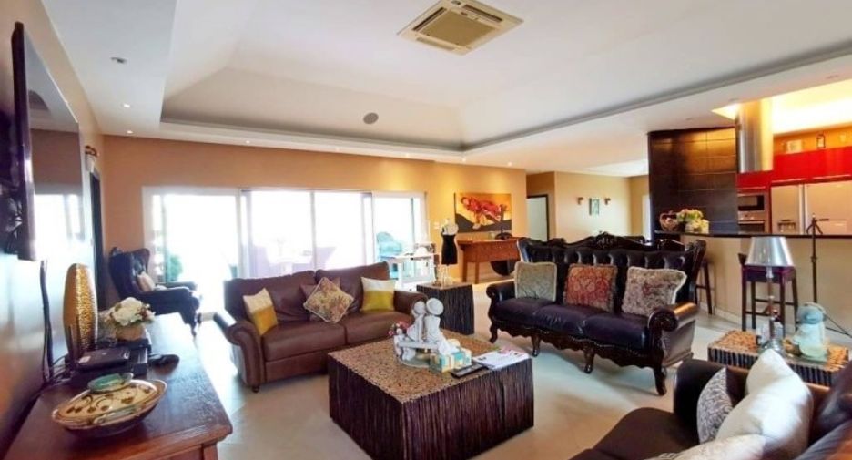 For sale 4 bedrooms house in East Pattaya, Pattaya