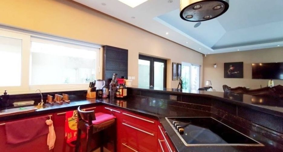 For sale 4 bedrooms house in East Pattaya, Pattaya