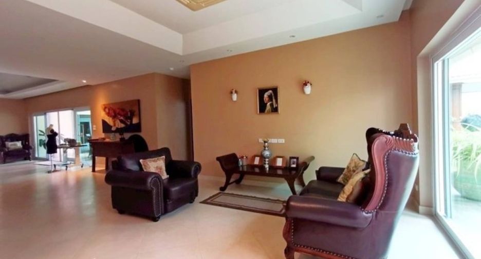 For sale 4 bedrooms house in East Pattaya, Pattaya