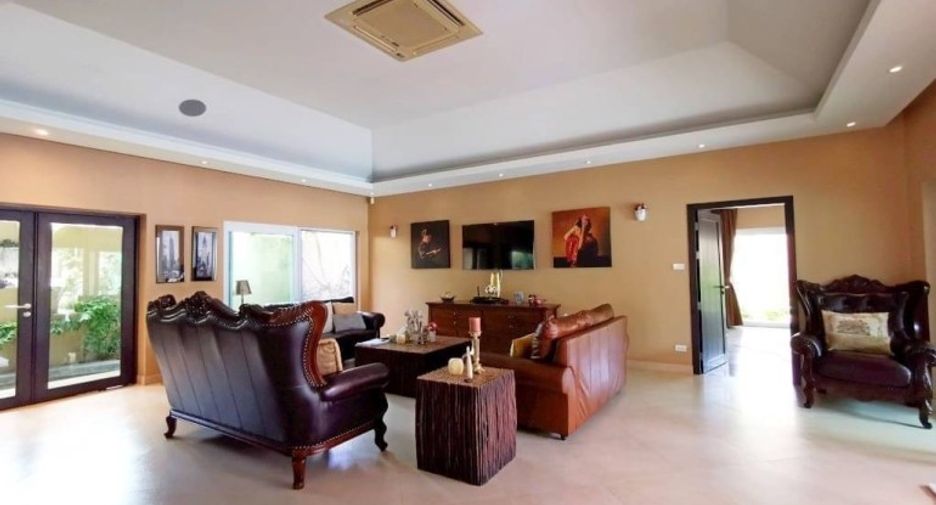 For sale 4 bedrooms house in East Pattaya, Pattaya
