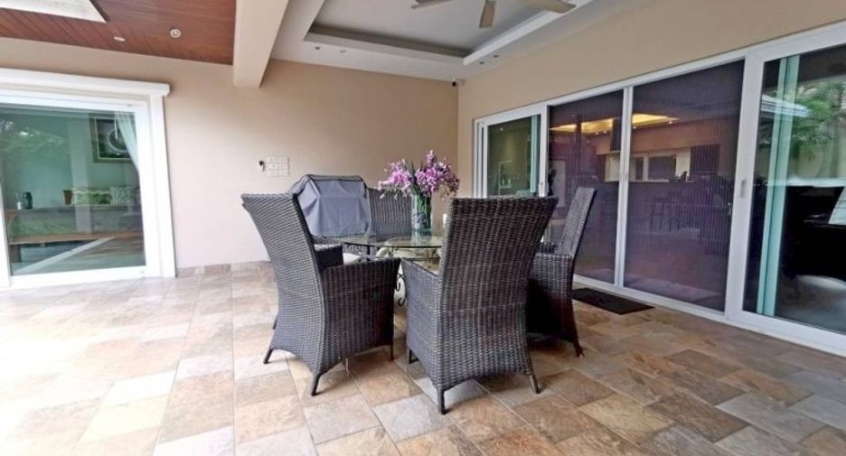 For sale 4 bedrooms house in East Pattaya, Pattaya