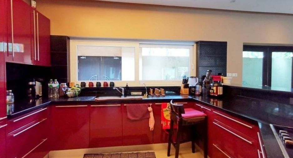 For sale 4 bedrooms house in East Pattaya, Pattaya