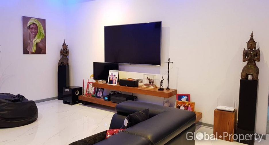 For sale 4 bedrooms house in East Pattaya, Pattaya