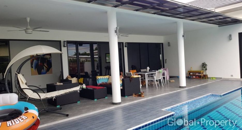 For sale 4 bedrooms house in East Pattaya, Pattaya