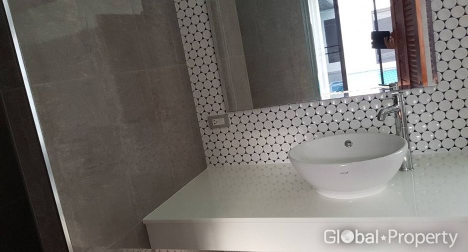 For sale 4 bedrooms house in East Pattaya, Pattaya