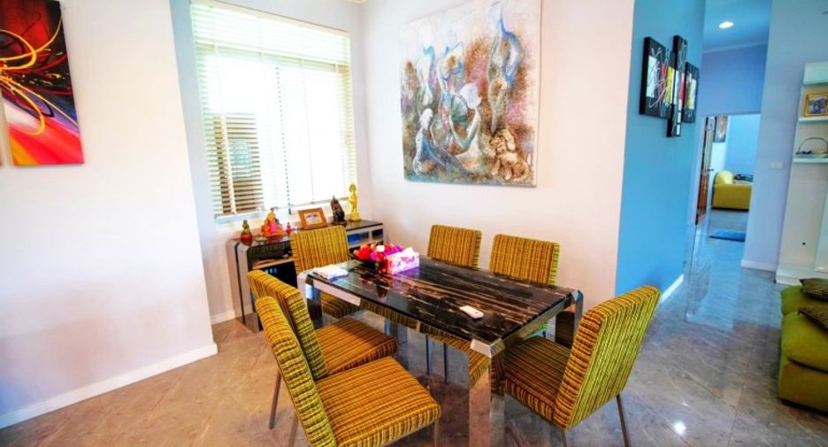 Casa en venta de 8 habitaciones en Sattahip, Chonburi