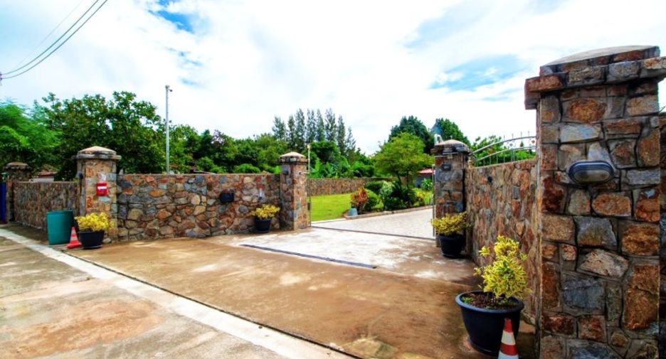 Casa en venta de 8 habitaciones en Sattahip, Chonburi