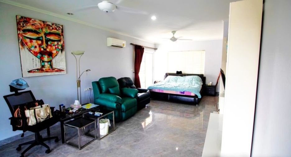 Casa en venta de 8 habitaciones en Sattahip, Chonburi