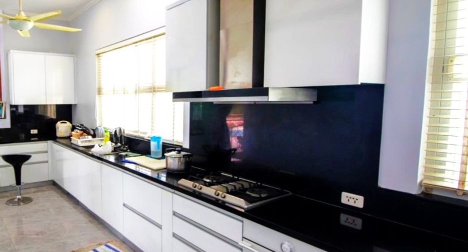 Casa en venta de 8 habitaciones en Sattahip, Chonburi